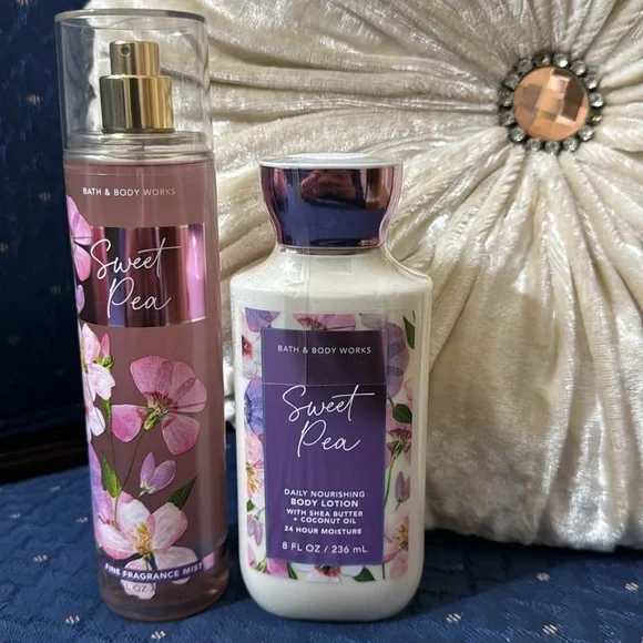 BATH & BODY WORKS SET. . . SWEET PEA SCENT - Picture 2 of 6